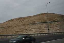 10.JPG (183.27 КБ) 14736 просмотров Фотографировалась точка -150 метров от уровня моря!<br />Оп-па... А кто-то мимо пронесся? Наверно еврей-голодранец на мазде? :)