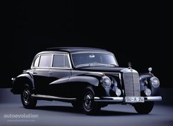Mercedes 300 Adenauer (кузов W186)_1951-1957_1.jpg