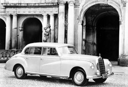 Mercedes 300 Adenauer (кузов W186)_1951-1957_3.jpg