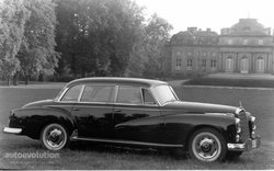 Mercedes 300 Adenauer (кузов W186)_1957-1962_1.jpg