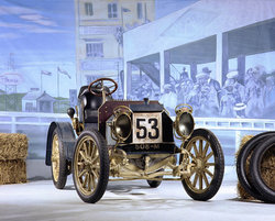 Самый старый из сохранившихся автомобилей, называвшихся Mercedes, – Mercedes Simplex 1902 года